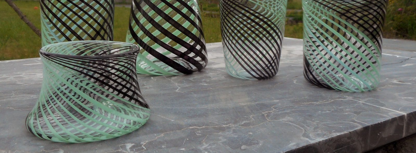 Modèle noir céladon, noir et vert jade.